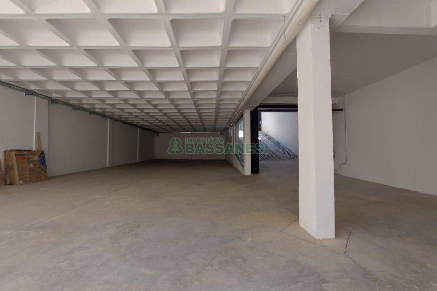Loja com 522m², no bairro São Pelegrino em Caxias do Sul para Alugar