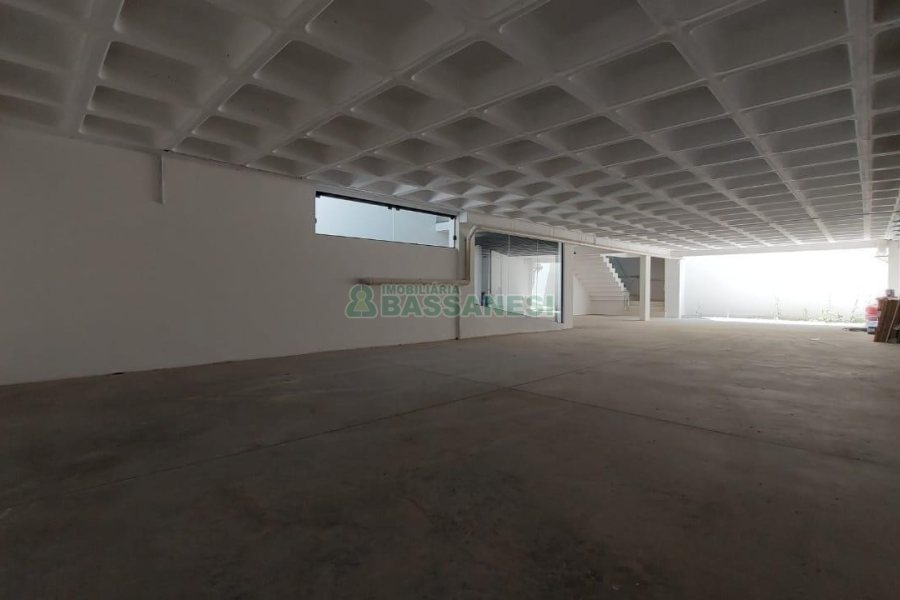 Loja com 522m², no bairro São Pelegrino em Caxias do Sul para Alugar