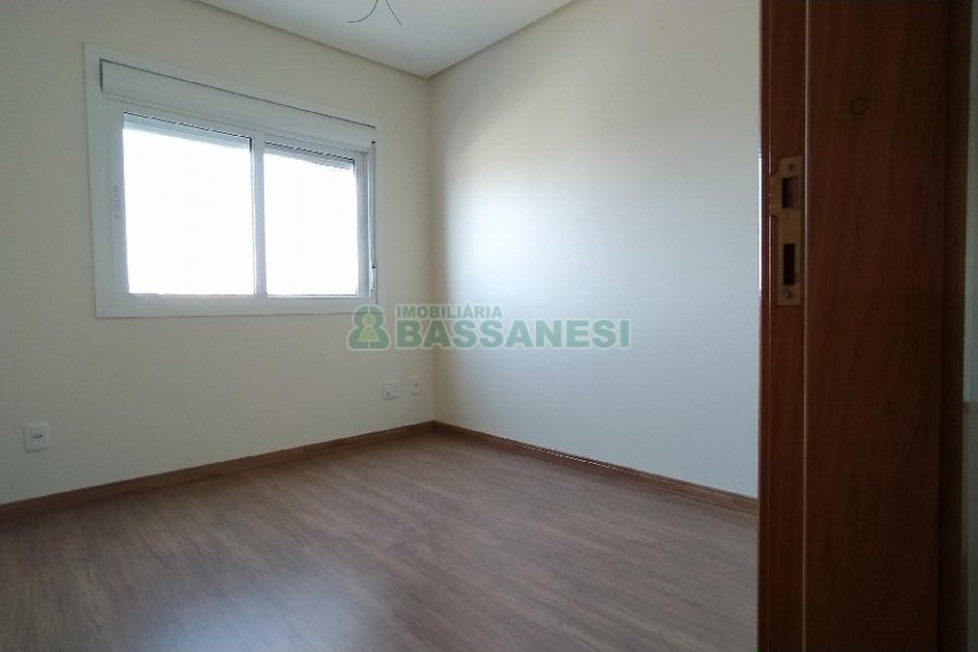 Apartamento com 75m², 2 dormitórios, 2 vagas, no bairro Charqueadas em Caxias do Sul para Alugar