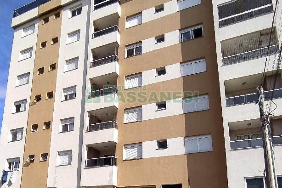 Apartamento com 75m², 2 dormitórios, 2 vagas, no bairro Charqueadas em Caxias do Sul para Alugar