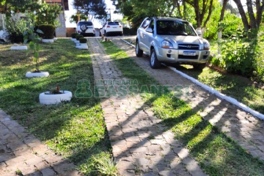 Chácara com 180m², 4 dormitórios, 2 vagas, no bairro Apanhador em Caxias do Sul para Comprar