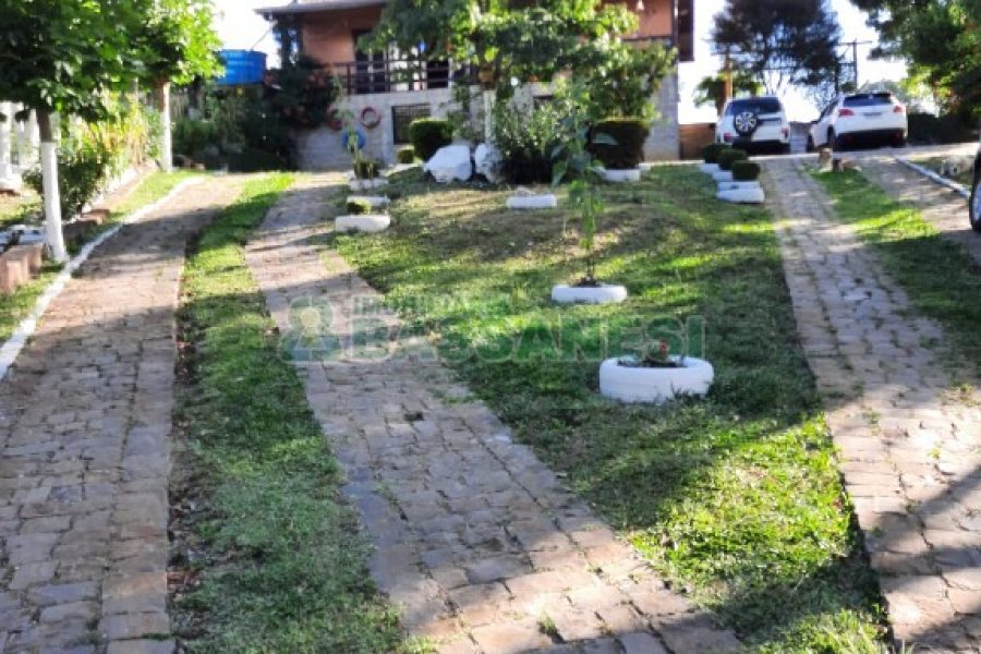 Chácara com 180m², 4 dormitórios, 2 vagas, no bairro Apanhador em Caxias do Sul para Comprar