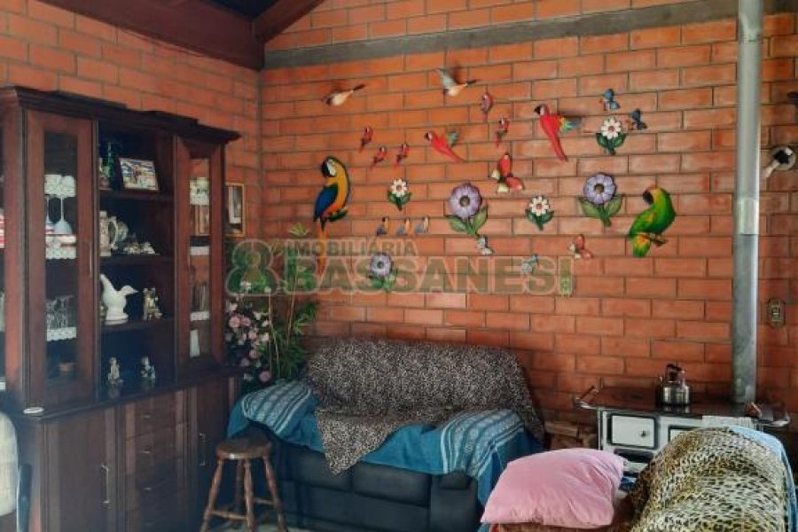 Chácara com 180m², 4 dormitórios, 2 vagas, no bairro Apanhador em Caxias do Sul para Comprar