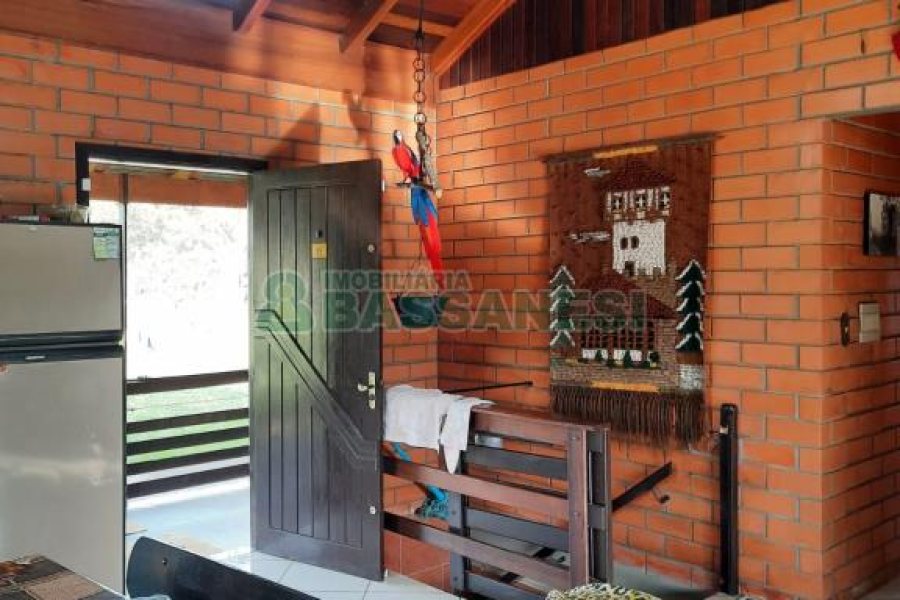 Chácara com 180m², 4 dormitórios, 2 vagas, no bairro Apanhador em Caxias do Sul para Comprar