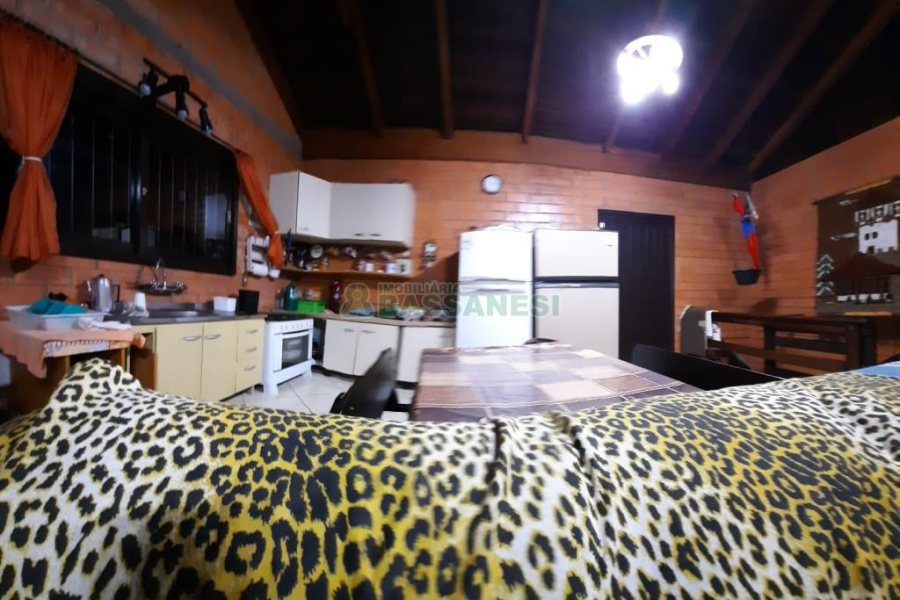 Chácara com 180m², 4 dormitórios, 2 vagas, no bairro Apanhador em Caxias do Sul para Comprar