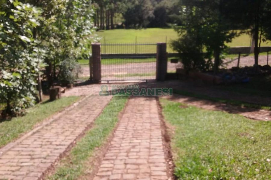 Chácara com 180m², 4 dormitórios, 2 vagas, no bairro Apanhador em Caxias do Sul para Comprar