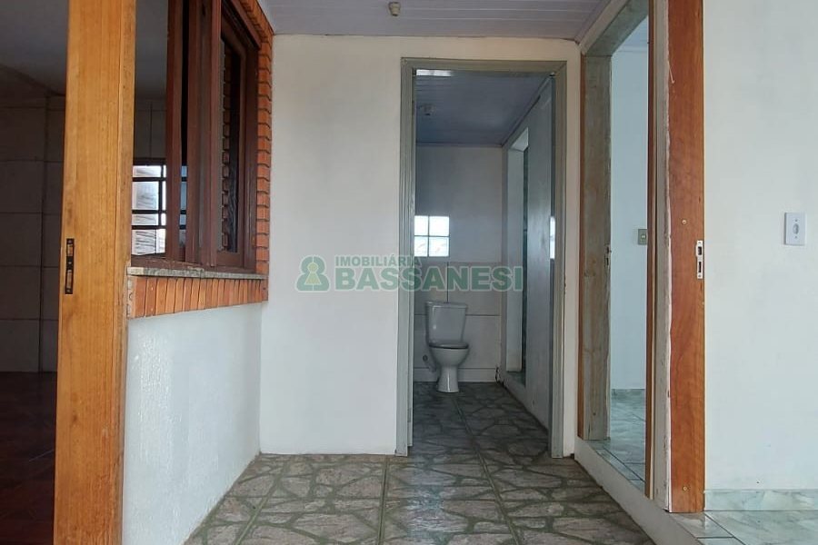 Casa com 274m², 8 dormitórios, 3 vagas, no bairro Santa Fé em Caxias do Sul para Comprar