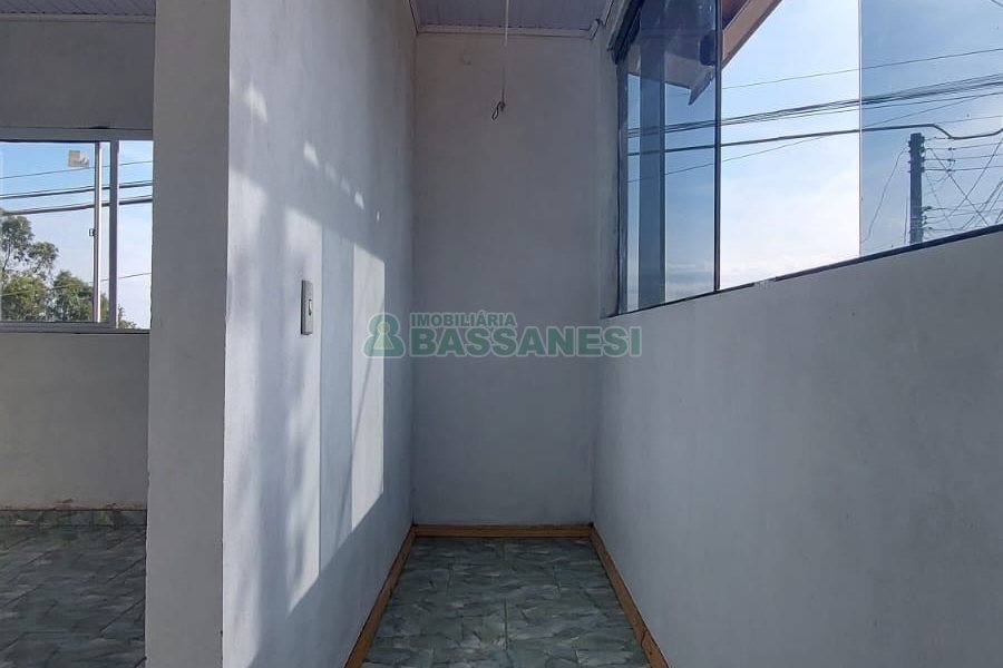 Casa com 274m², 8 dormitórios, 3 vagas, no bairro Santa Fé em Caxias do Sul para Comprar
