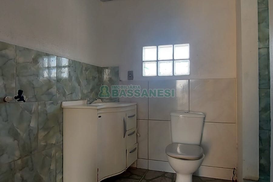 Casa com 274m², 8 dormitórios, 3 vagas, no bairro Santa Fé em Caxias do Sul para Comprar