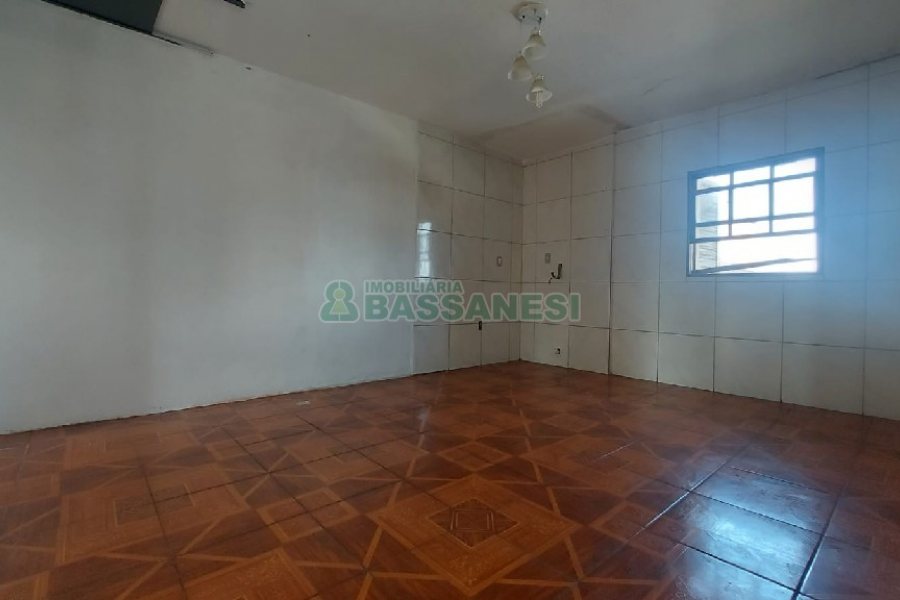 Casa com 274m², 8 dormitórios, 3 vagas, no bairro Santa Fé em Caxias do Sul para Comprar