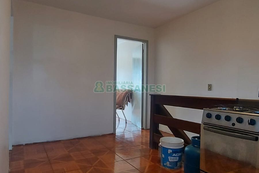 Casa com 274m², 8 dormitórios, 3 vagas, no bairro Santa Fé em Caxias do Sul para Comprar