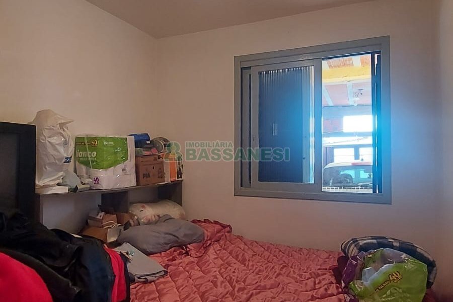 Casa com 274m², 8 dormitórios, 3 vagas, no bairro Santa Fé em Caxias do Sul para Comprar