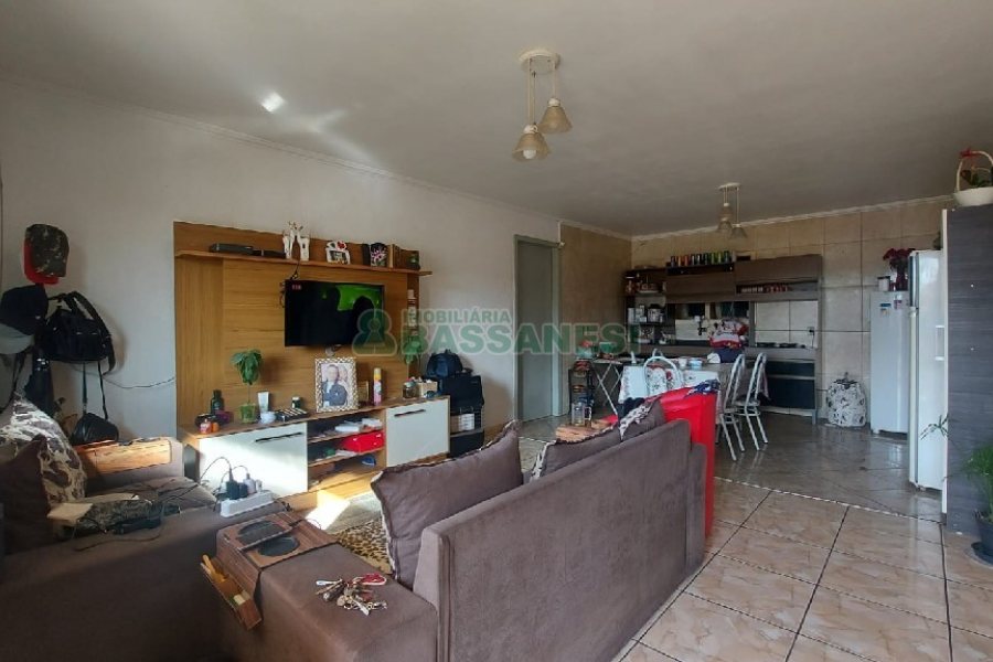 Casa com 274m², 8 dormitórios, 3 vagas, no bairro Santa Fé em Caxias do Sul para Comprar