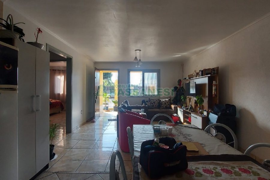 Casa com 274m², 8 dormitórios, 3 vagas, no bairro Santa Fé em Caxias do Sul para Comprar