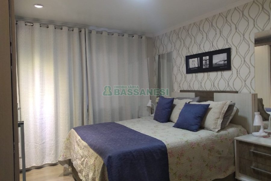 Casa com 281m², 6 dormitórios, 3 vagas, no bairro Cidade Nova em Caxias do Sul para Comprar