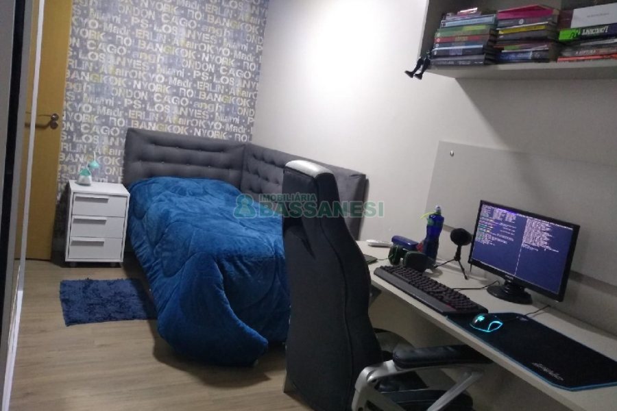 Casa com 281m², 6 dormitórios, 3 vagas, no bairro Cidade Nova em Caxias do Sul para Comprar