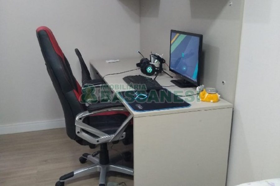 Casa com 281m², 6 dormitórios, 3 vagas, no bairro Cidade Nova em Caxias do Sul para Comprar