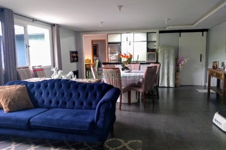 Casa com 281m², 6 dormitórios, 3 vagas, no bairro Cidade Nova em Caxias do Sul para Comprar