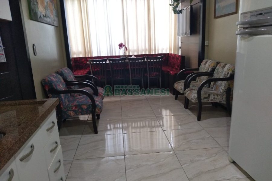 Casa com 281m², 6 dormitórios, 3 vagas, no bairro Cidade Nova em Caxias do Sul para Comprar