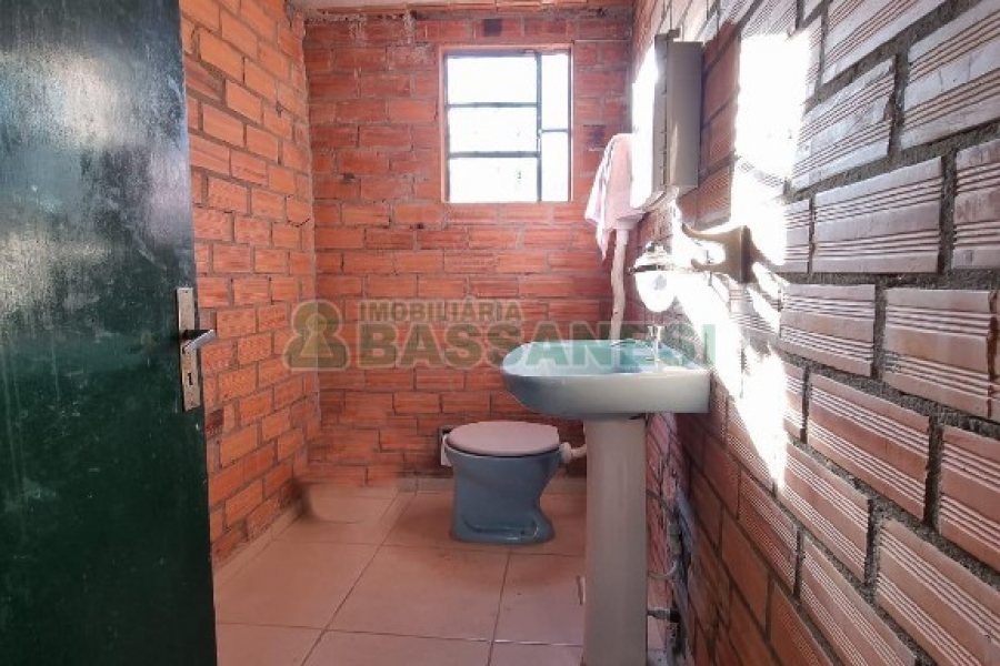 Pavilhão com 450m², no bairro São José em Caxias do Sul para Comprar