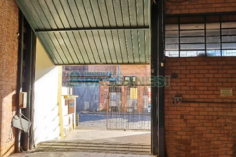 Pavilhão com 450m², no bairro São José em Caxias do Sul para Comprar