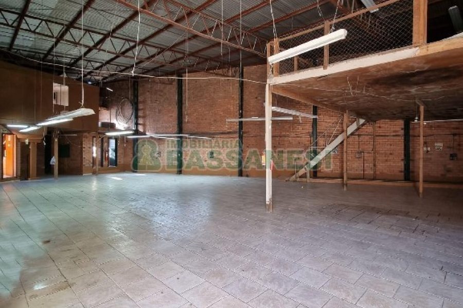 Pavilhão com 450m², no bairro São José em Caxias do Sul para Comprar