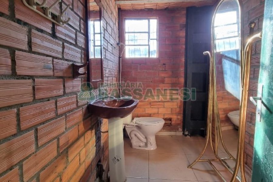 Pavilhão com 450m², no bairro São José em Caxias do Sul para Comprar