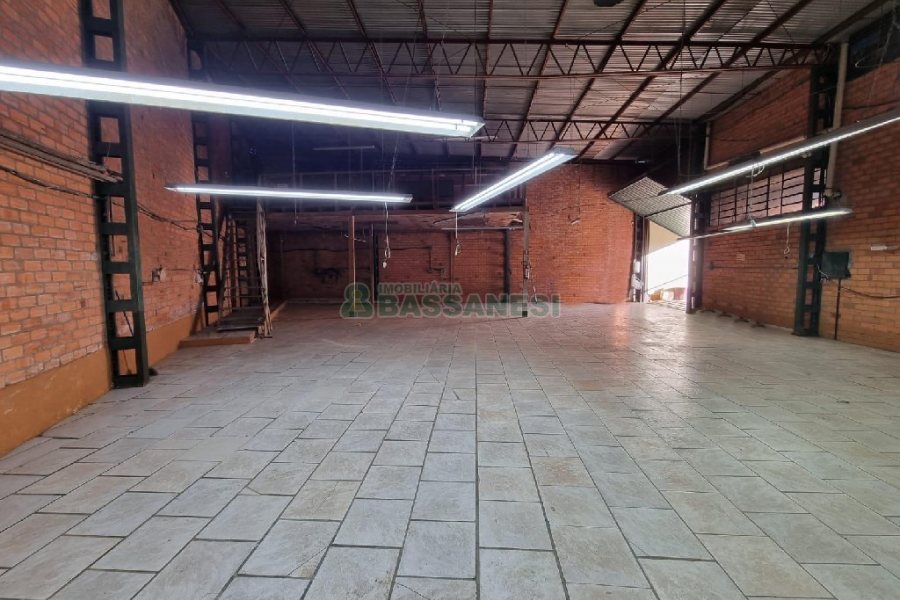 Pavilhão com 450m², no bairro São José em Caxias do Sul para Comprar