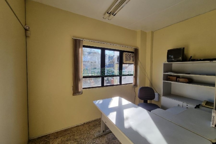 Pavilhão com 450m², no bairro São José em Caxias do Sul para Comprar