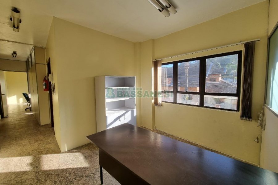 Pavilhão com 450m², no bairro São José em Caxias do Sul para Comprar