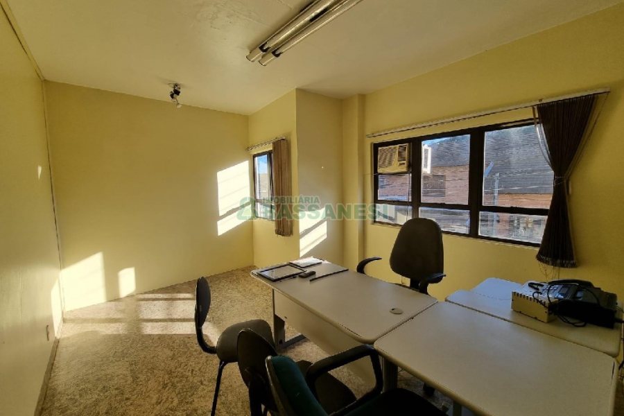 Pavilhão com 450m², no bairro São José em Caxias do Sul para Comprar