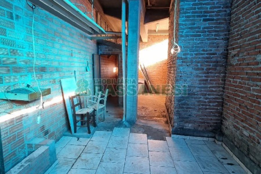 Pavilhão com 450m², no bairro São José em Caxias do Sul para Comprar