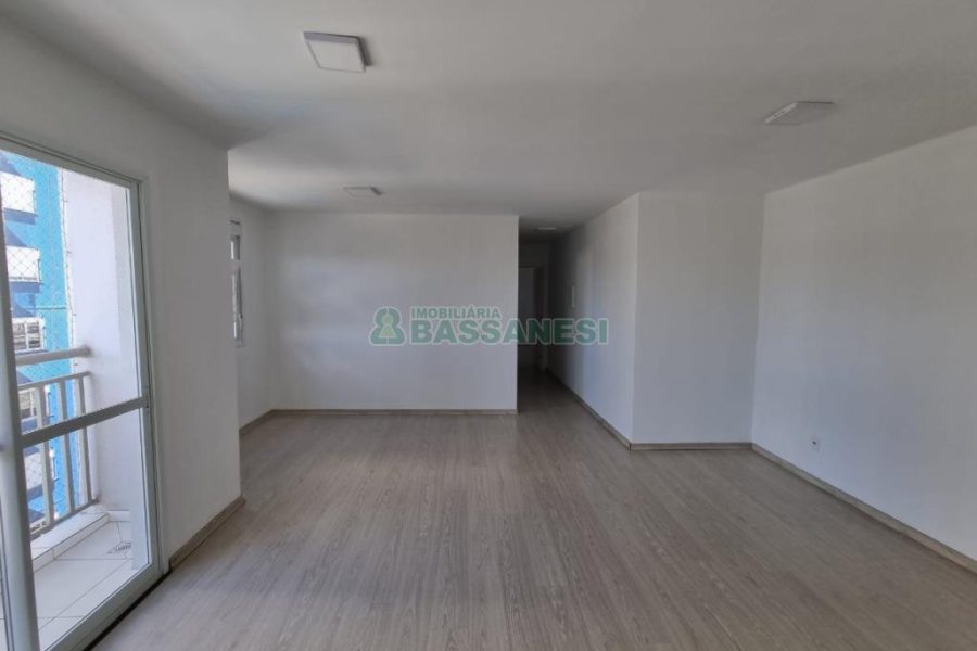 Apartamento com 80m², 2 dormitórios, 1 vaga, no bairro De Lazzer em Caxias do Sul para Comprar
