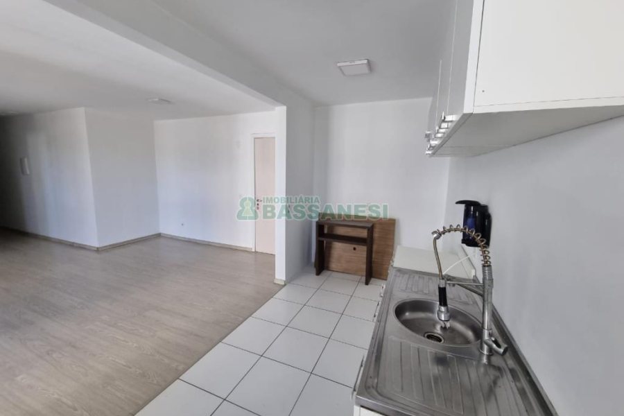 Apartamento com 80m², 2 dormitórios, 1 vaga, no bairro De Lazzer em Caxias do Sul para Comprar