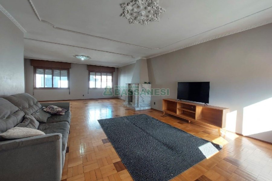 Apto Mobiliado com 269m², 4 dormitórios, 2 vagas, no bairro São Pelegrino em Caxias do Sul para Alugar