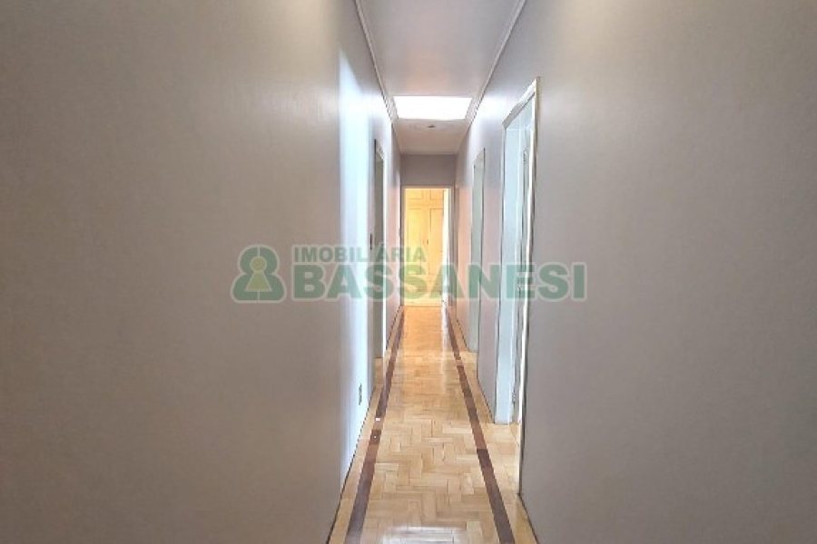 Apto Mobiliado com 269m², 4 dormitórios, 2 vagas, no bairro São Pelegrino em Caxias do Sul para Alugar