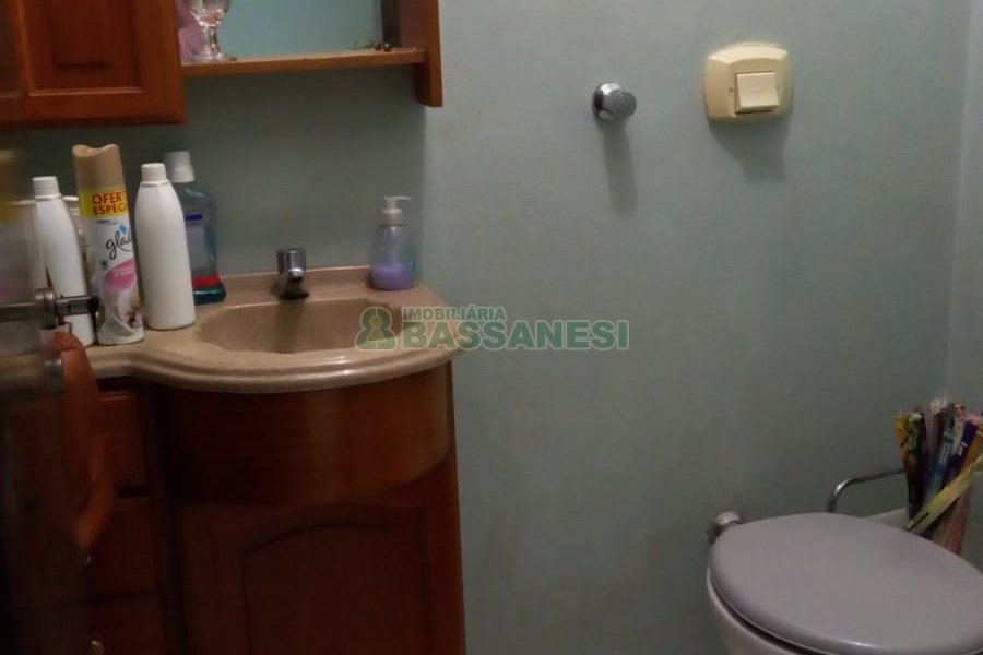 Loja com 54m², no bairro Sagrada Família em Caxias do Sul para Comprar