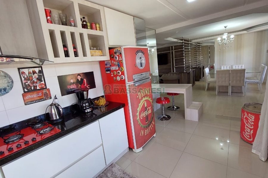Casa com 213m², 3 dormitórios, 4 vagas, no bairro Desvio Rizzo em Caxias do Sul para Comprar