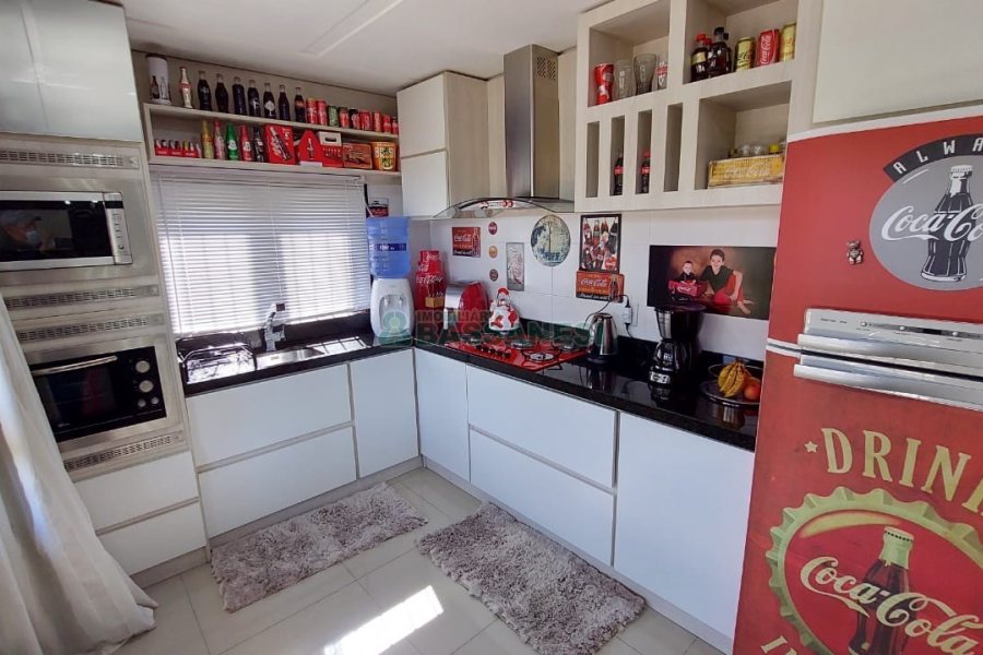 Casa com 213m², 3 dormitórios, 4 vagas, no bairro Desvio Rizzo em Caxias do Sul para Comprar