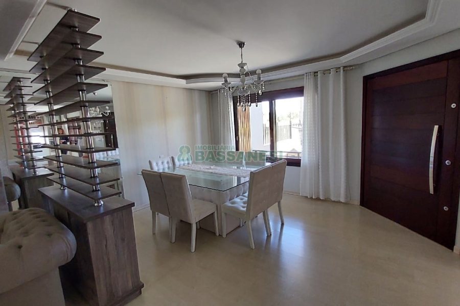 Casa com 213m², 3 dormitórios, 4 vagas, no bairro Desvio Rizzo em Caxias do Sul para Comprar