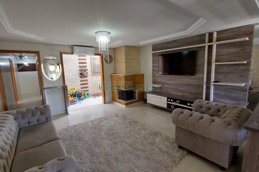 Casa com 213m², 3 dormitórios, 4 vagas, no bairro Desvio Rizzo em Caxias do Sul para Comprar