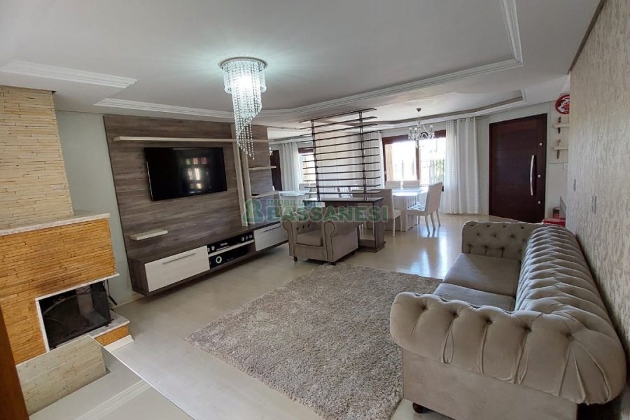 Casa com 213m², 3 dormitórios, 4 vagas, no bairro Desvio Rizzo em Caxias do Sul para Comprar