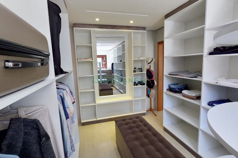 Casa com 213m², 3 dormitórios, 4 vagas, no bairro Desvio Rizzo em Caxias do Sul para Comprar