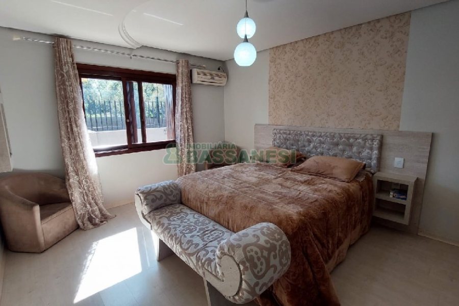 Casa com 213m², 3 dormitórios, 4 vagas, no bairro Desvio Rizzo em Caxias do Sul para Comprar