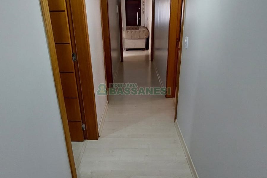 Casa com 213m², 3 dormitórios, 4 vagas, no bairro Desvio Rizzo em Caxias do Sul para Comprar