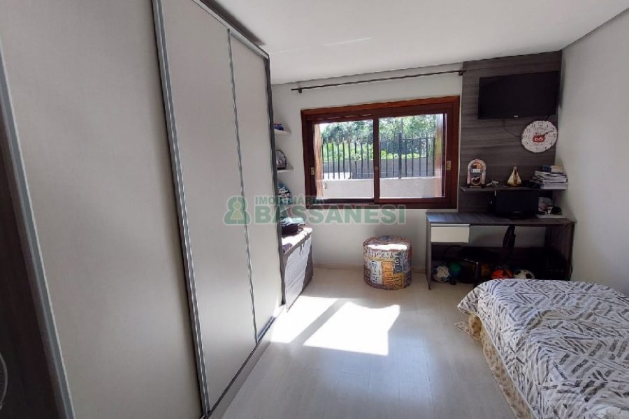 Casa com 213m², 3 dormitórios, 4 vagas, no bairro Desvio Rizzo em Caxias do Sul para Comprar