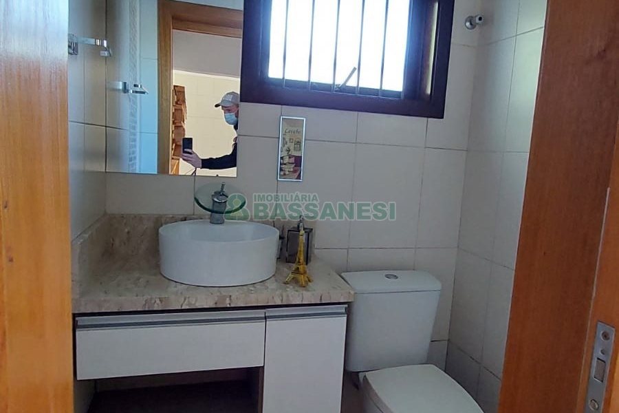 Casa com 213m², 3 dormitórios, 4 vagas, no bairro Desvio Rizzo em Caxias do Sul para Comprar