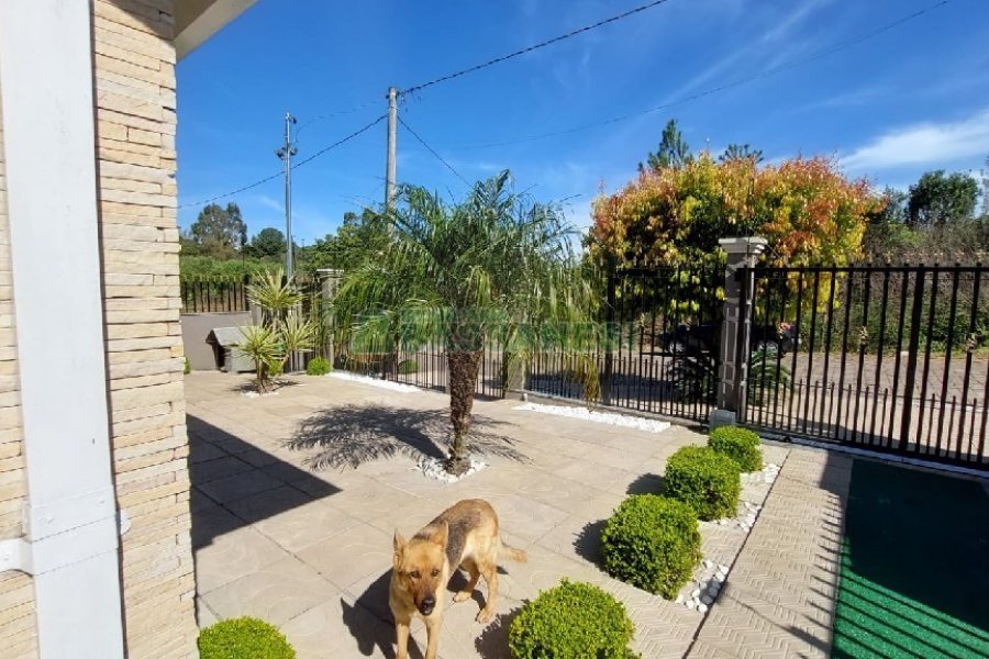 Casa com 213m², 3 dormitórios, 4 vagas, no bairro Desvio Rizzo em Caxias do Sul para Comprar