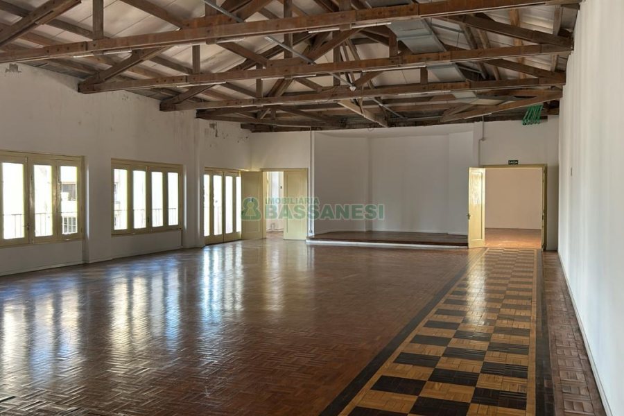Sala com 280m², no bairro Centro em Caxias do Sul para Alugar