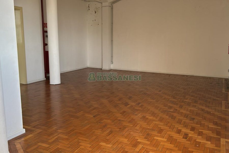 Sala com 280m², no bairro Centro em Caxias do Sul para Alugar